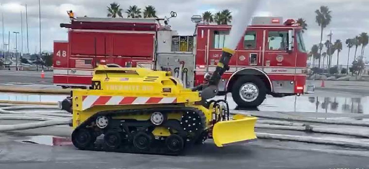 China's First Home Made Explosion Proof Firefighting Robots   firefighting  - YouTube